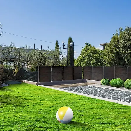 Apartment Center Ground Floor With Pool And Garden