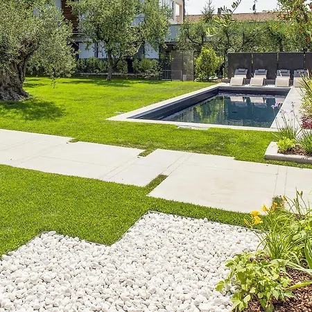 Apartment Center Ground Floor With Pool And Garden Bardolino