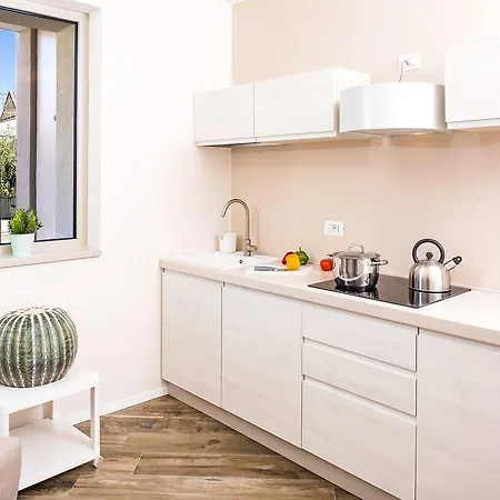 Center Ground Floor With Pool And Garden Apartment Bardolino