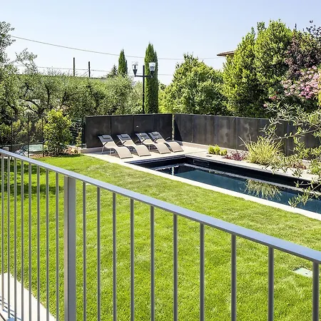 Apartment Center Ground Floor With Pool And Garden
