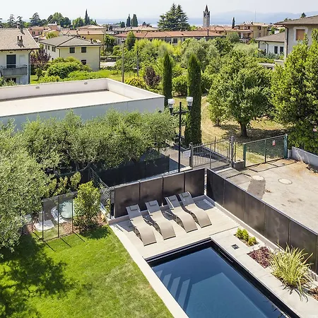 Apartment Center Ground Floor With Pool And Garden